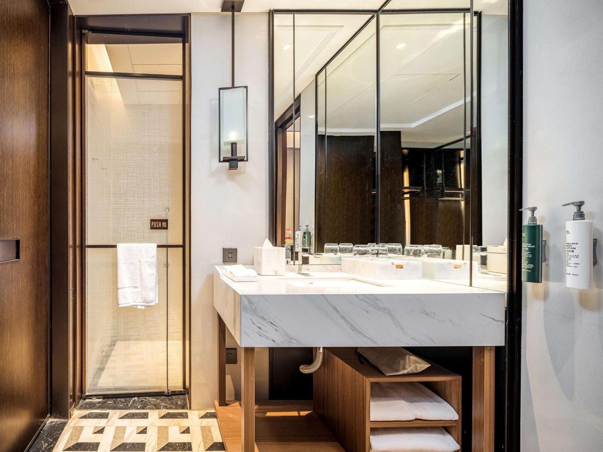 Hilton Garden Inn Beijing Guomao Eksteriør billede